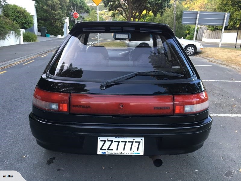 Mazda familia 1990